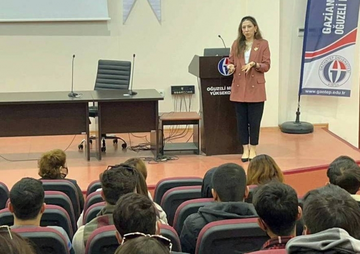 Oğuzeli Myo’da ‘yeni Ekonomi Ve Ticaret 4.0’ Konferansı