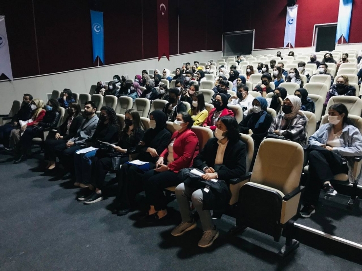 Üniversitede Student Talks Etkinliğinin İkincisi Düzenlendi