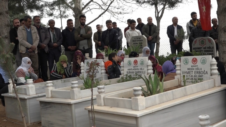 Kulp’ta Şehit Düşen Orman İşçileri, Kabirleri Başında Dualarla Anıldı