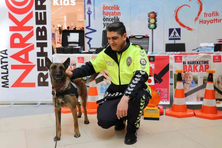 Polis Birimleri Faaliyetleri Açılan Stantlarla Tanıtıldı