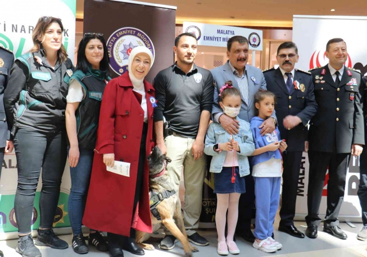 Polis Birimleri Faaliyetleri Açılan Stantlarla Tanıtıldı