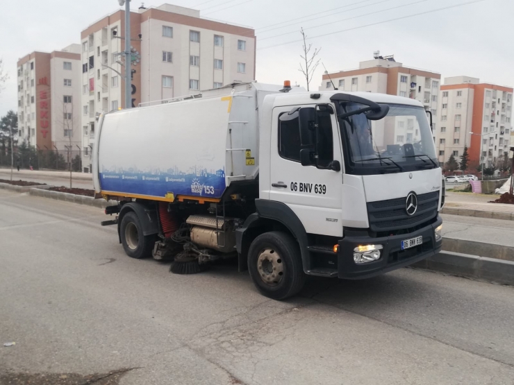 Temizlik Personelinden Geceli Gündüzlü Çalışma