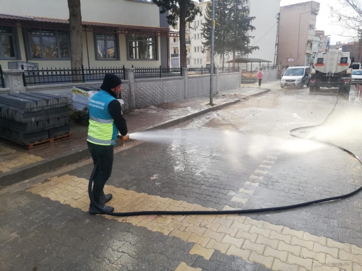 Temizlik Personelinden Geceli Gündüzlü Çalışma