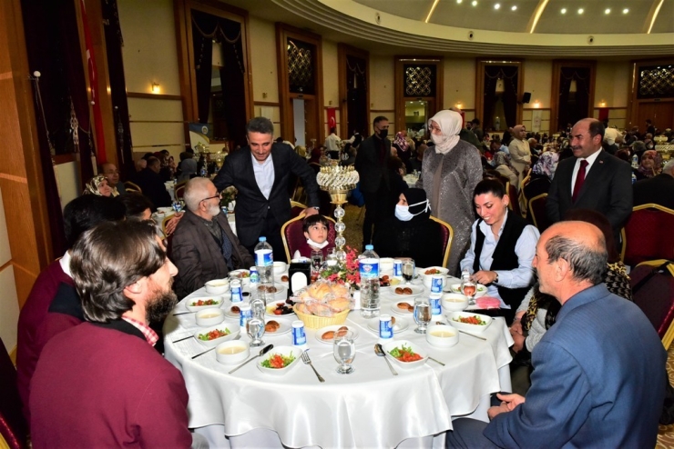 Gazi Ve Şehit Aileleri İftar Yemeğinde Bir Araya Geldi