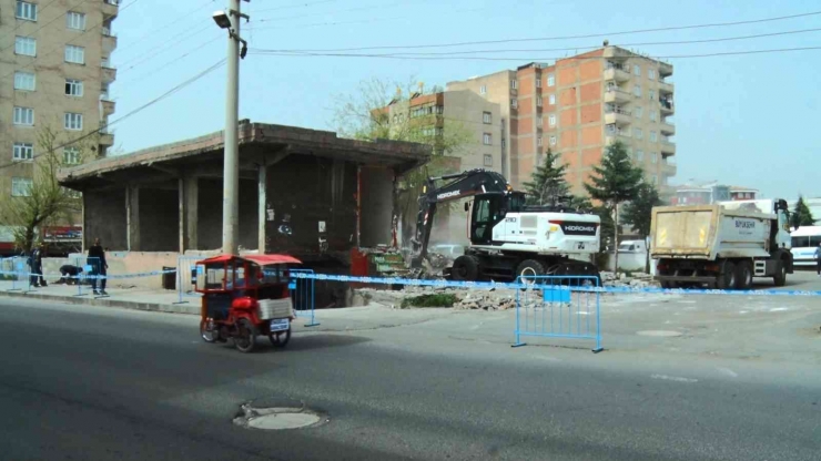 Bağlar’da Kamulaştırılan Yapının Yıkımı Gerçekleşti