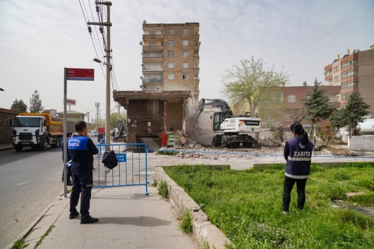 Bağlar’da Kamulaştırılan Yapının Yıkımı Gerçekleşti