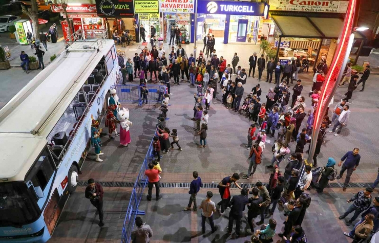 Ramazan Coşkusu Gezici Otobüsle Diyarbakır Sokaklarında