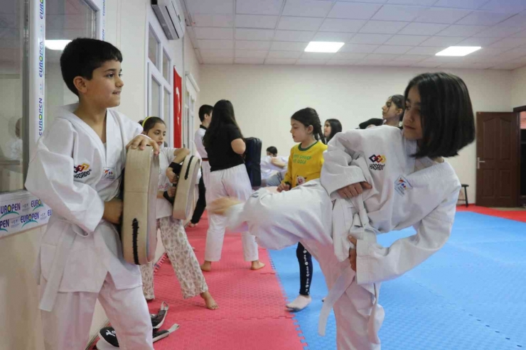 Şanlıurfa’da Çocuklar Ara Tatili Sporla Değerlendiriyor