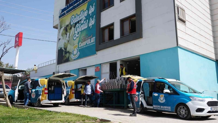 Şanlıurfa’da İftar Öncesi Sıcak Yemek İkramı Yapılıyor