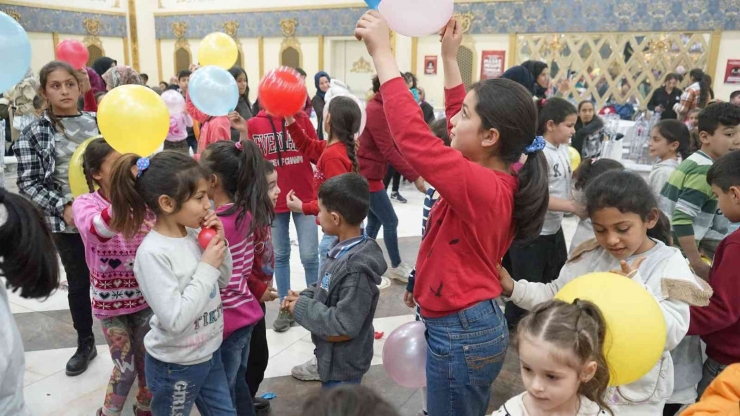 Gaziantep’te Yetimler Gönül Sofrasında Buluştu