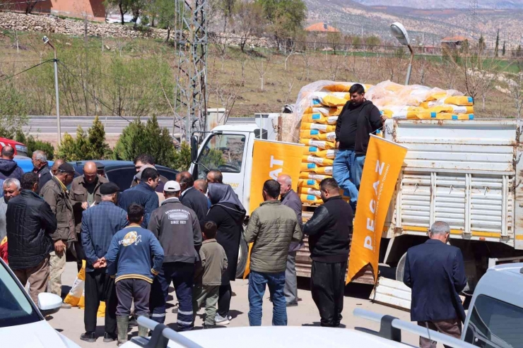 Gölbaşı İlçesinde Ayçiçeği Tohumu Dağıtıldı