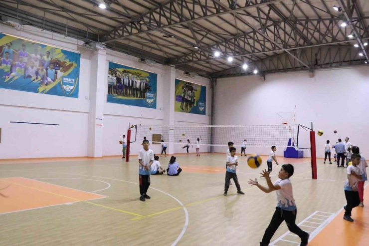 Şanlıurfa’da Ramazan Ayında Voleybola Yoğun İlgi