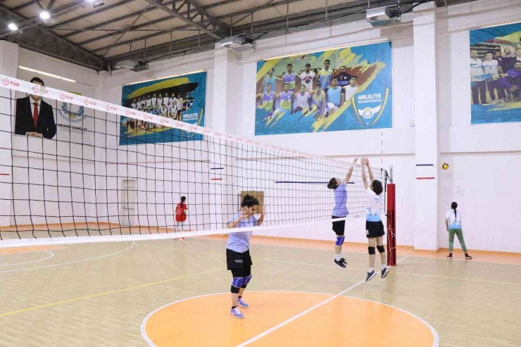 Şanlıurfa’da Ramazan Ayında Voleybola Yoğun İlgi