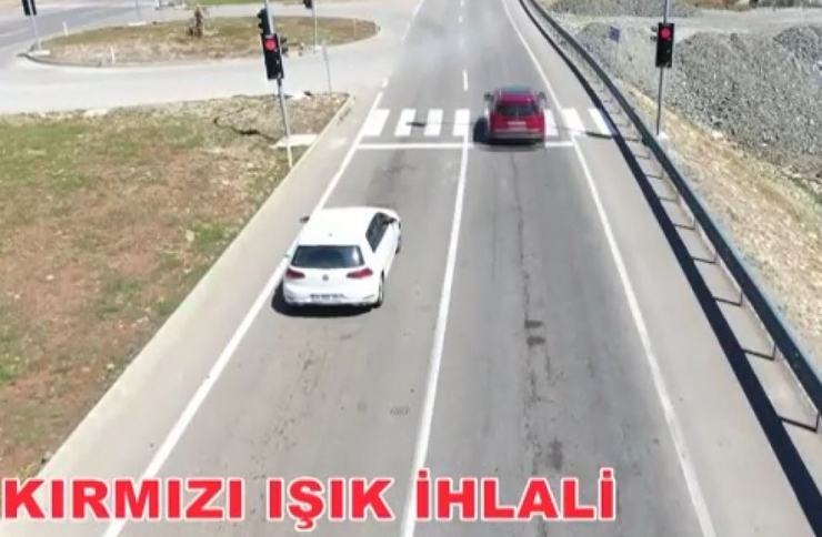 Araçların Hatalı Sollama Ve Kırmızı Işık İhlal Anları Kamerada