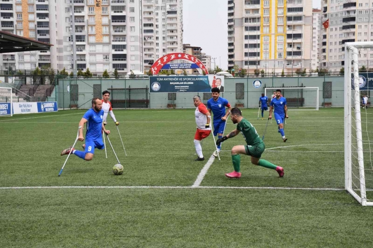 Şahinbey Ampute Kendi Evinde Çok Farklı: 15-0