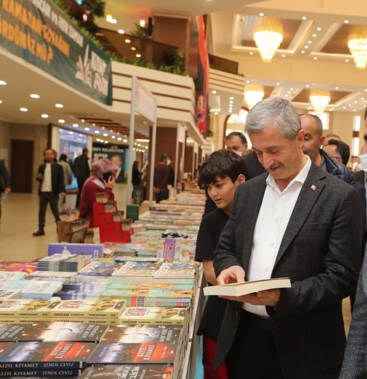 Şahinbey’in 3. Kitap Fuarı Yüz Bini Aşkın Kişiyi Ağırladı