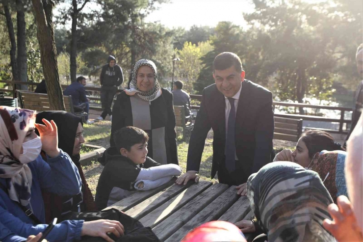 Fadıloğlu, Yetimler Ve Anneleriyle İftarda Buluştu