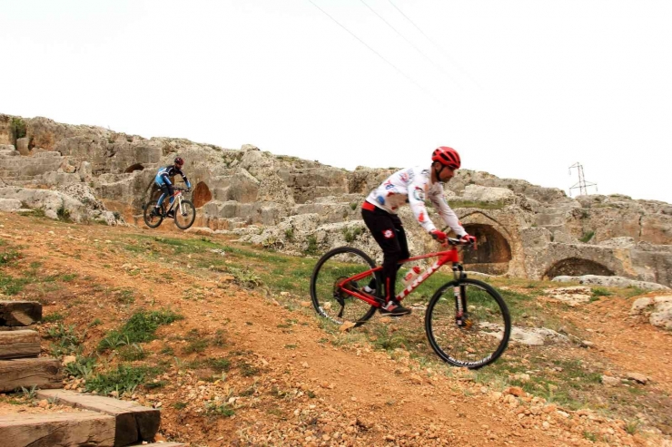 2 Bin Yıllık Mekanda Spor Gösterileri Sunuldu