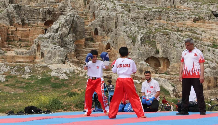 2 Bin Yıllık Mekanda Spor Gösterileri Sunuldu