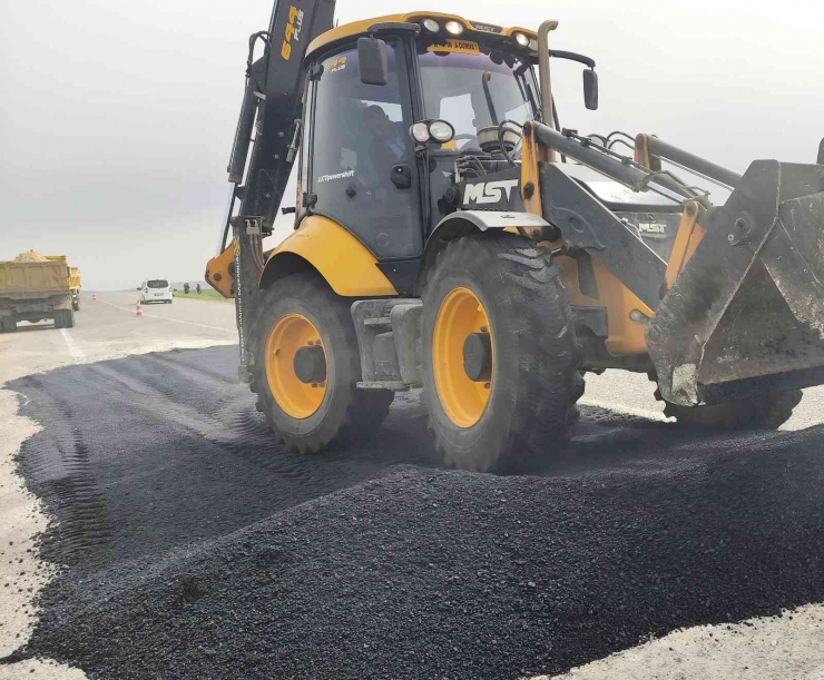 Bozuk Yollarda Bakım Onarım Çalışmaları Başladı