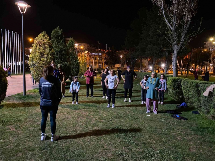 Yenişehir Belediyesinden Vatandaşlara İftar Sonrası Spor Eğitimi