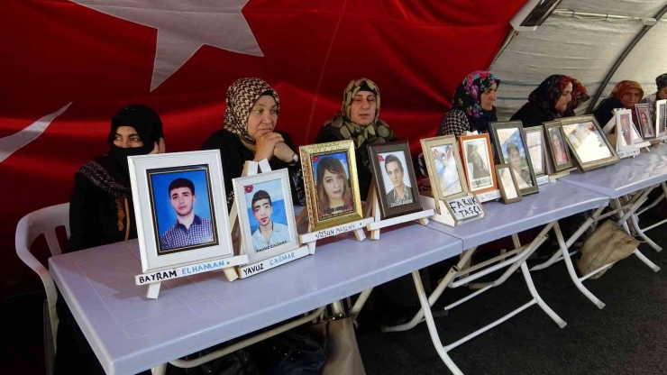 Diyarbakır’da 961 Gündür Evlat Nöbetinde Olan Aileler, Çocuklarının Yolunu Gözlüyor