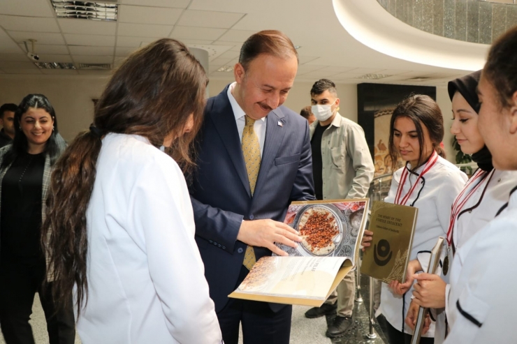 Şanlıurfalı Öğrenciler Yemek Yarışmasında Türkiye Şampiyonu Oldu