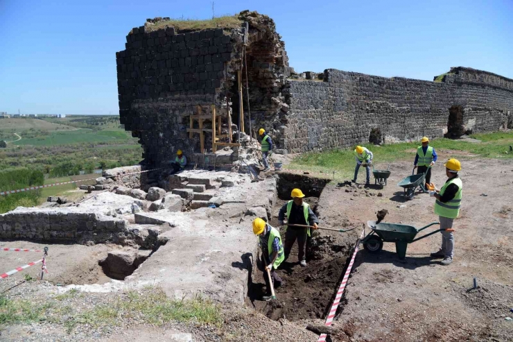 Diyarbakır’da Restorasyon Çalışmalarında Sur Duvarları Ve Payandaların İzleri Ortaya Çıktı