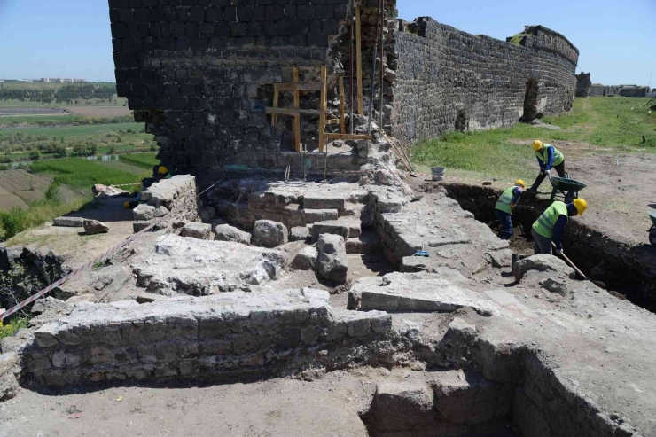 Diyarbakır’da Restorasyon Çalışmalarında Sur Duvarları Ve Payandaların İzleri Ortaya Çıktı