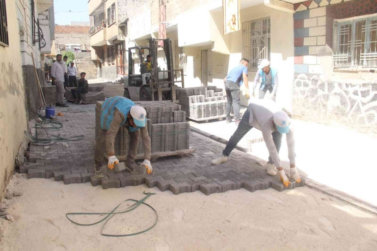 Eyyübiye’de Yol Yapım Çalışmaları Devam Ediyor