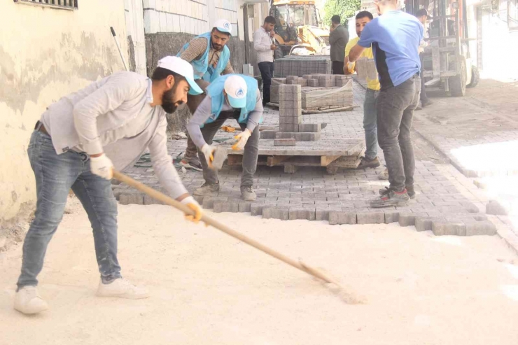 Eyyübiye’de Yol Yapım Çalışmaları Devam Ediyor