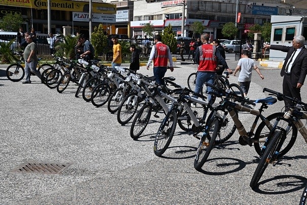 Şanlıurfa’da Yetim Çocukların Bisiklet Sevinci