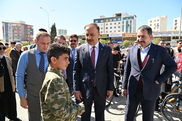 Şanlıurfa’da Yetim Çocukların Bisiklet Sevinci