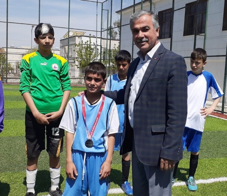 Samsat’ta Ortaokullar Arası Futbol Turnuvası Yapıldı