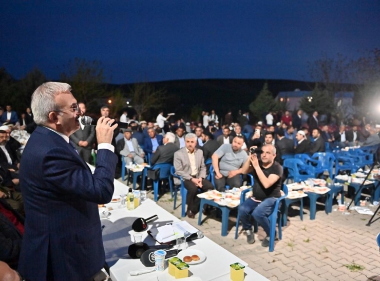 Hamo Ağadan 3 Bin Kişiye İftar Yemeği