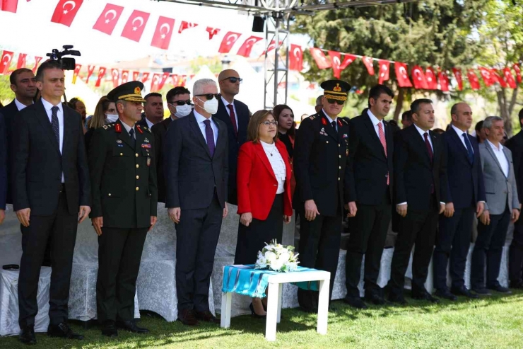 Gaziantepli Çocuklar 23 Nisan’ı Masal Park’ta Kutladı