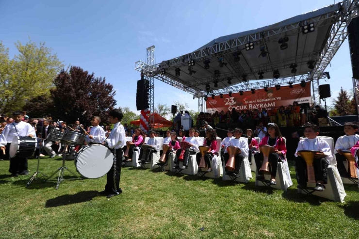 Gaziantepli Çocuklar 23 Nisan’ı Masal Park’ta Kutladı