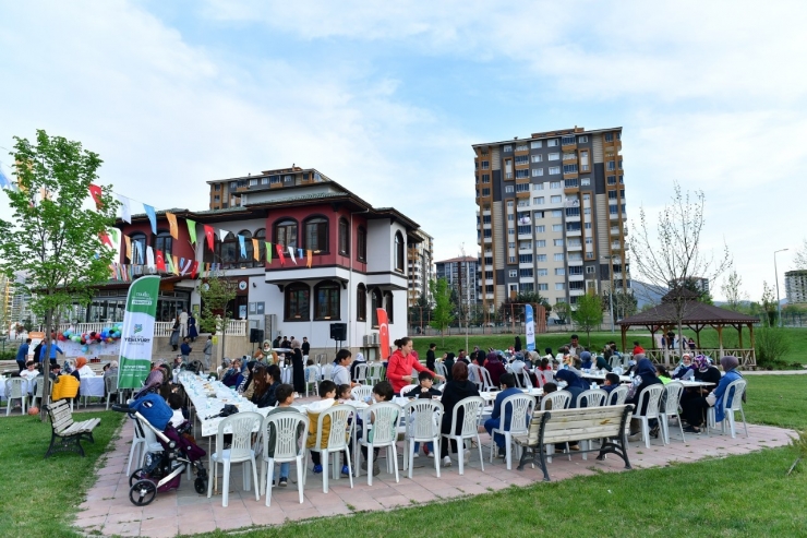 Yesilyurt’ta Yetim Ve Öksüz Çocuklar Unutulmadı