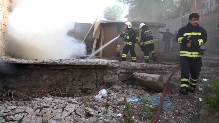 Diyarbakır’da Öldüren Şahsın Yakınları, Şüpheli Şahsın Evini Ateşe Verdi