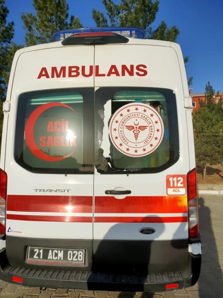 Lice’de Ölen Hastanın Yakınları Sağlık Çalışanlarına Saldırdı, Hastane Savaş Alanına Döndü