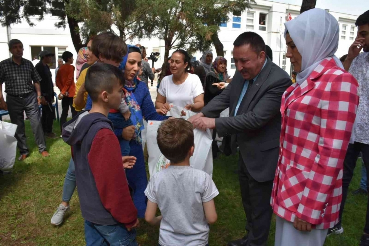 Bağlar Belediye Başkanı Beyoğlu’ndan Çocuklara Yardım