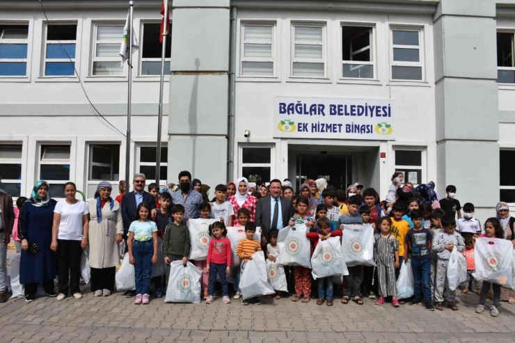 Bağlar Belediye Başkanı Beyoğlu’ndan Çocuklara Yardım