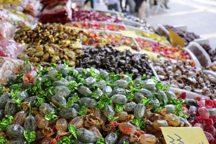 Bayram Şekerleri Tezgahlardaki Yerini Aldı