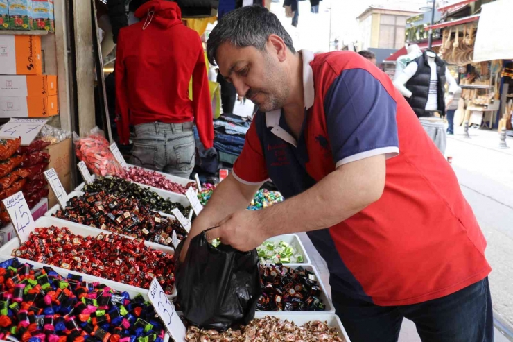 Bayram Şekerleri Tezgahlardaki Yerini Aldı