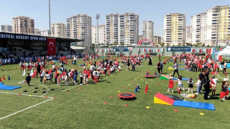 Ana Okullarına Ücretsiz Spor Malzemesi Dağıtıldı