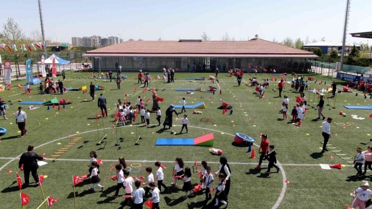 Ana Okullarına Ücretsiz Spor Malzemesi Dağıtıldı