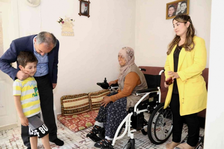Başkan Kılınç’tan Bedensel Engelli Kadına Bayram Hediyesi