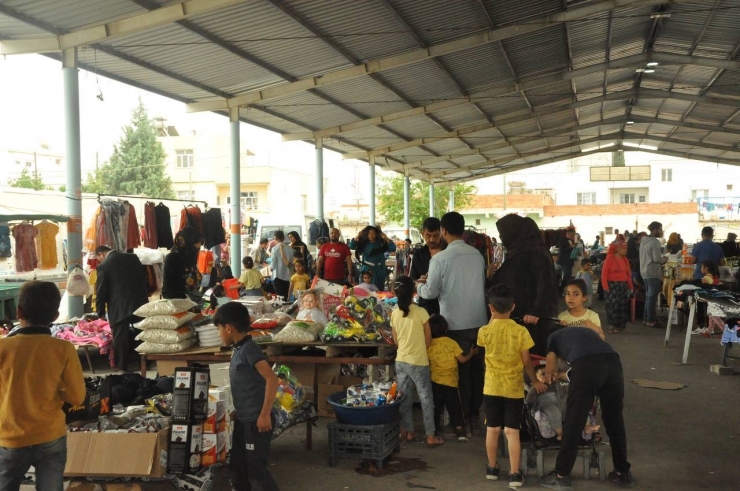 Bayram Alışverişi Pazarcıların Yüzünü Güldürdü