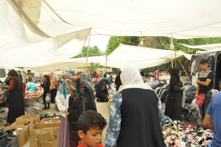 Bayram Alışverişi Pazarcıların Yüzünü Güldürdü