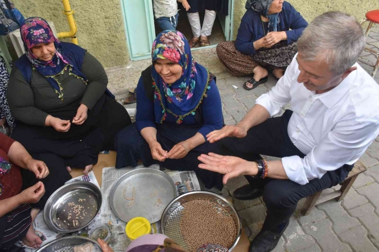 Başkan Kollarını Sıvadı, Yuvalama Yuvarladı